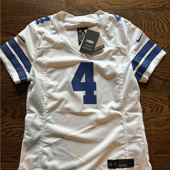 New with tags - Women’s Nike Dallas Cowboys jersey - size medium - Picture 1 of 3